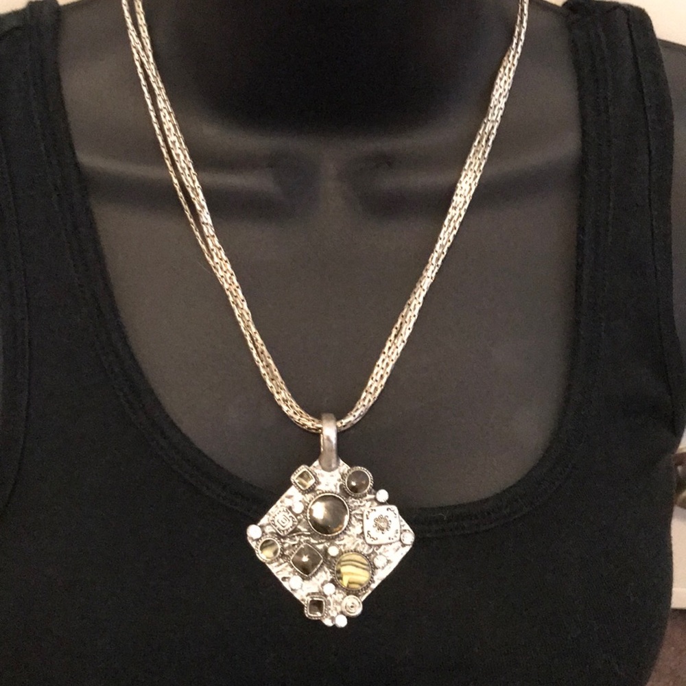 Premier Designs ARTISTIC pendant necklace